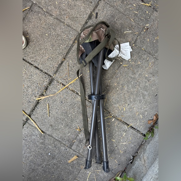 Camouflage Tripod Stool - Picture 3 of 3